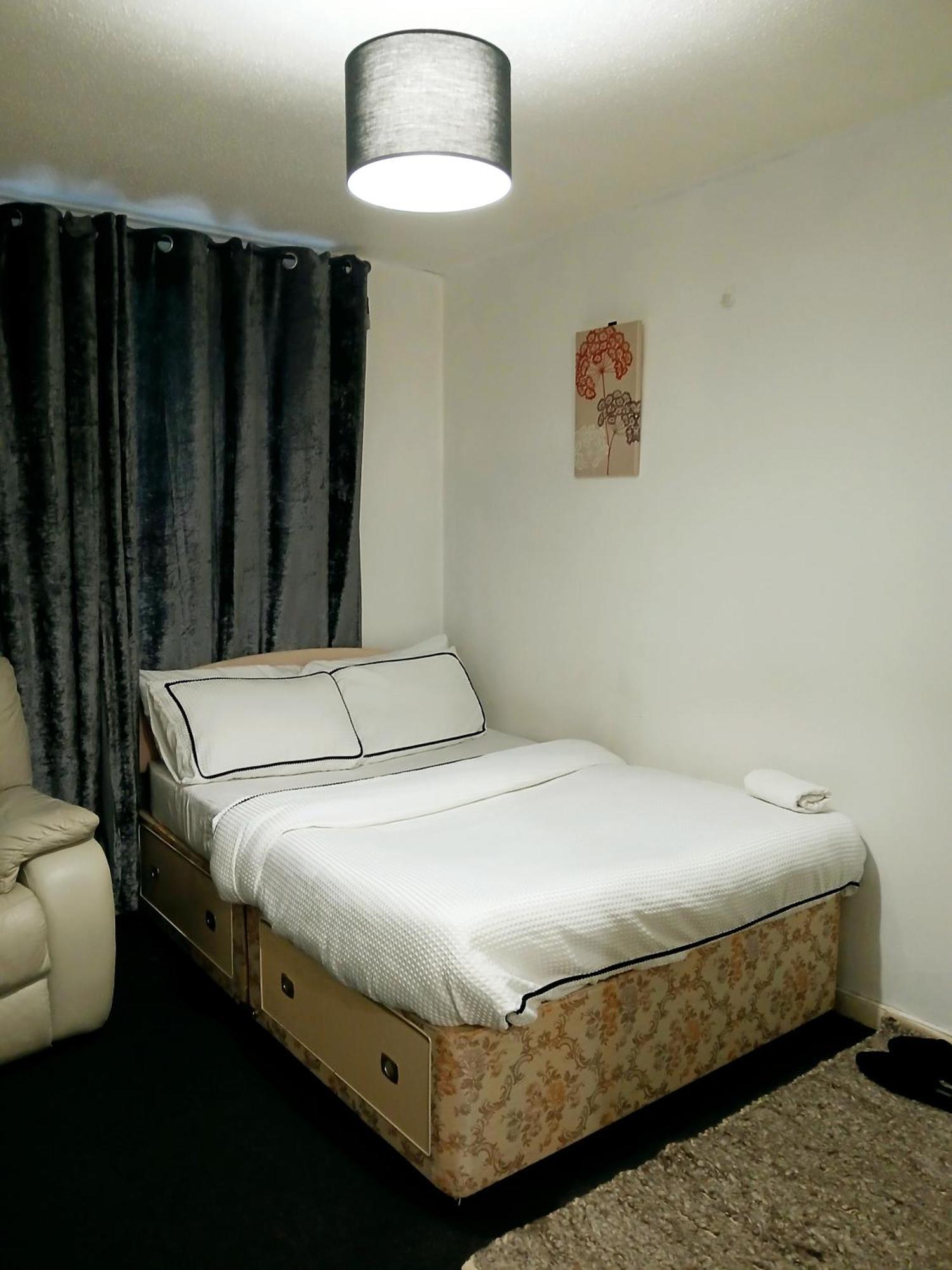 Cozy Private Room Glasgow Exterior photo
